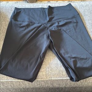 Never worn Nike 7/8 dry fit Black High-Waisted Leggings 🌸 bundle and save